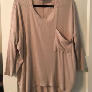 Oversized long sleeved top w/ front pocket